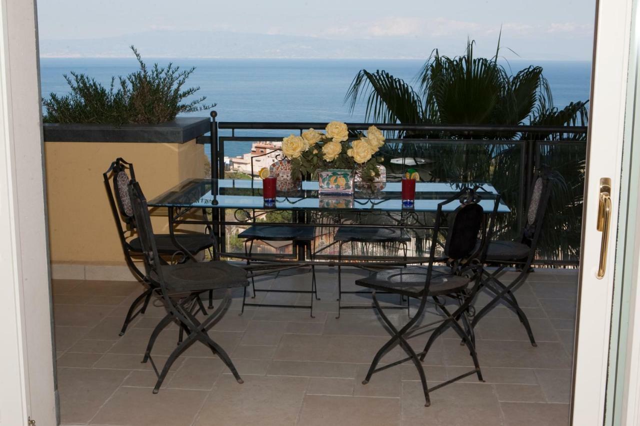 Taormina Seaview Apartment - Taormina Holidays Экстерьер фото